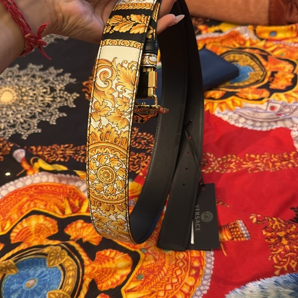Reversible Versace Belt (black + print) with Medusa buckle. UNISEX. - Picture 3 of 9